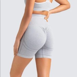 Doyoueven NWOT Scrunch Seamless Grey Shorts, S